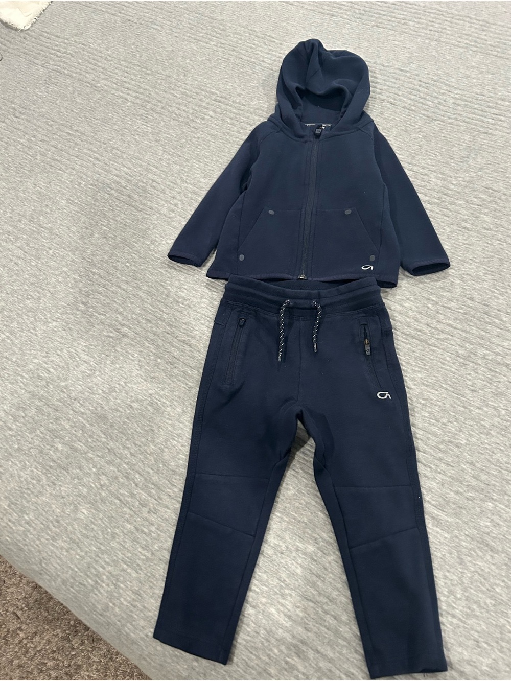 LIKE NEW! GapFit Kids Navy Hooded Zip Jacket & Jogger Set. Size 18-24 months